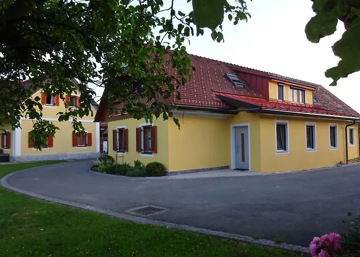 Ermi Pracher Lantgård *